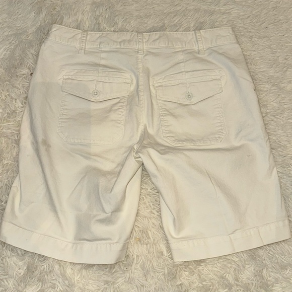 Worn only a handful of times! women’s shorts size 4. - Picture 2 of 2